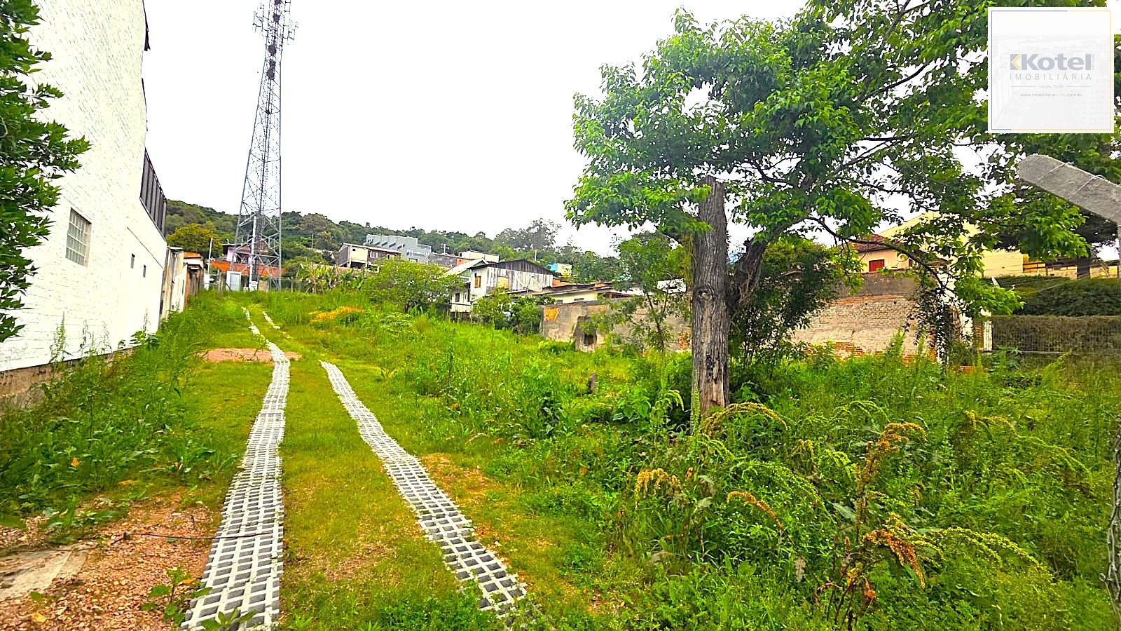Excelente terreno com 2.100 m² de área, situado em uma das regiões mais valorizadas do bairro Tristeza, na parte alta da Rua Padre João Batista Reus.