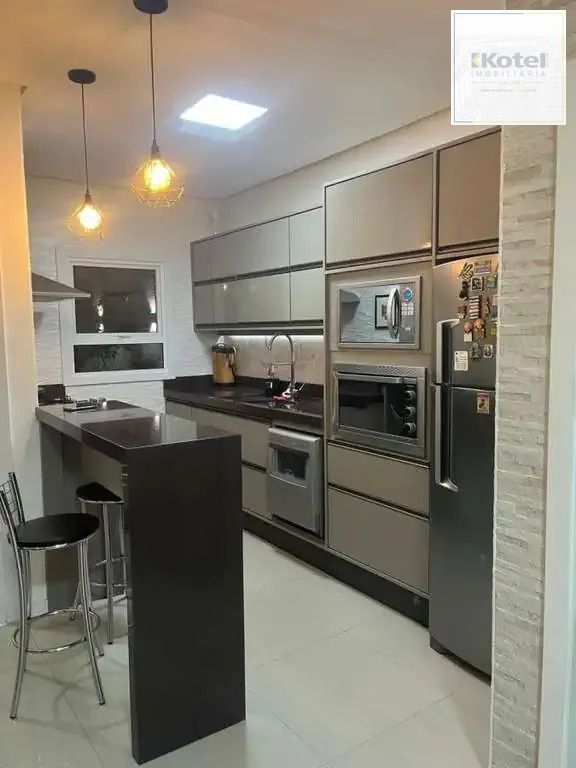 Casa / 3 Dormitórios / 1 Suíte / Pátio / Churrasqueira / Mobiliado / 2 Vagas / Igara / Canoas / RS