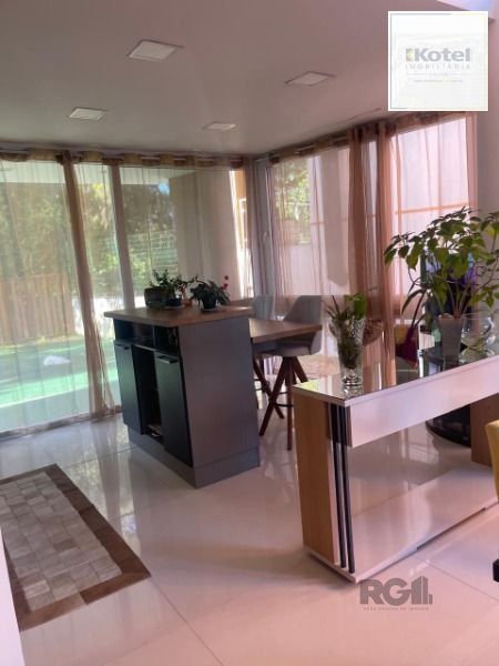 Casa Condominio em Porto Alegre, no bairro Jardim Carvalho, com 3 dormitório(s), à venda.