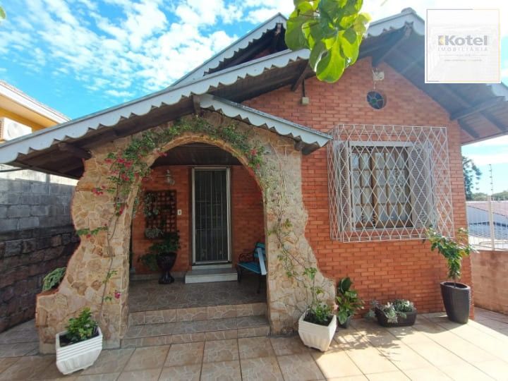 Casa para Venda - 142.8m², 4 dormitórios, 5 vagas - Teresópolis