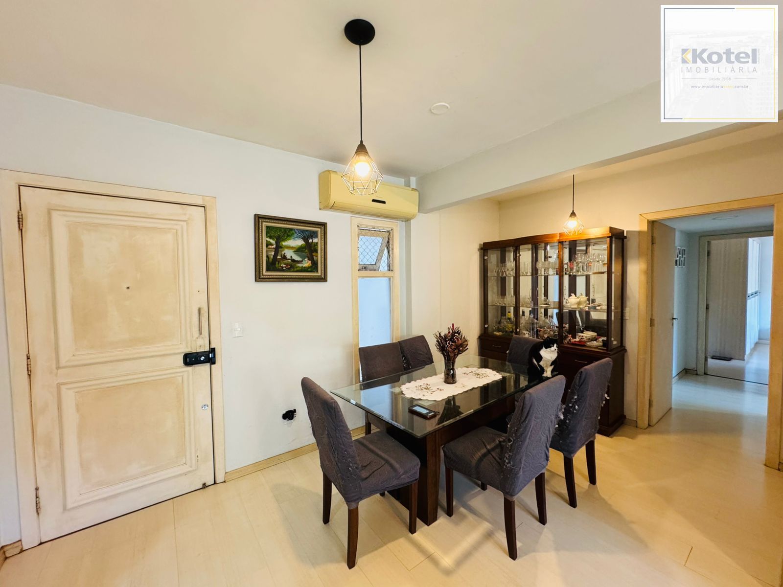 Apartamento Semimobiliado com  94,67 m² Privativos, 3 Dormitórios, — foto 3