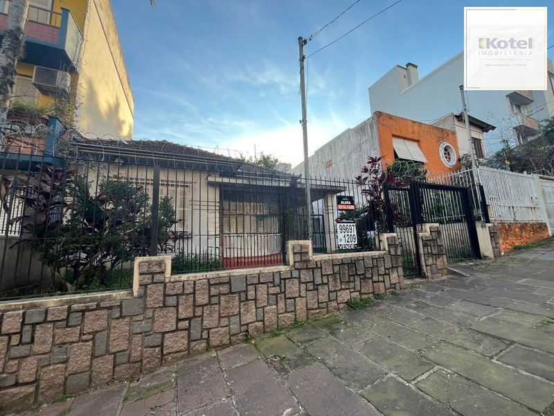 Casa 4 dormitórios no bairro Rio Branco em Porto Alegre para Alugar