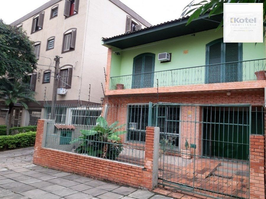 Casa de 130m² com 3 dormitórios no bairro Jardim Botânico.