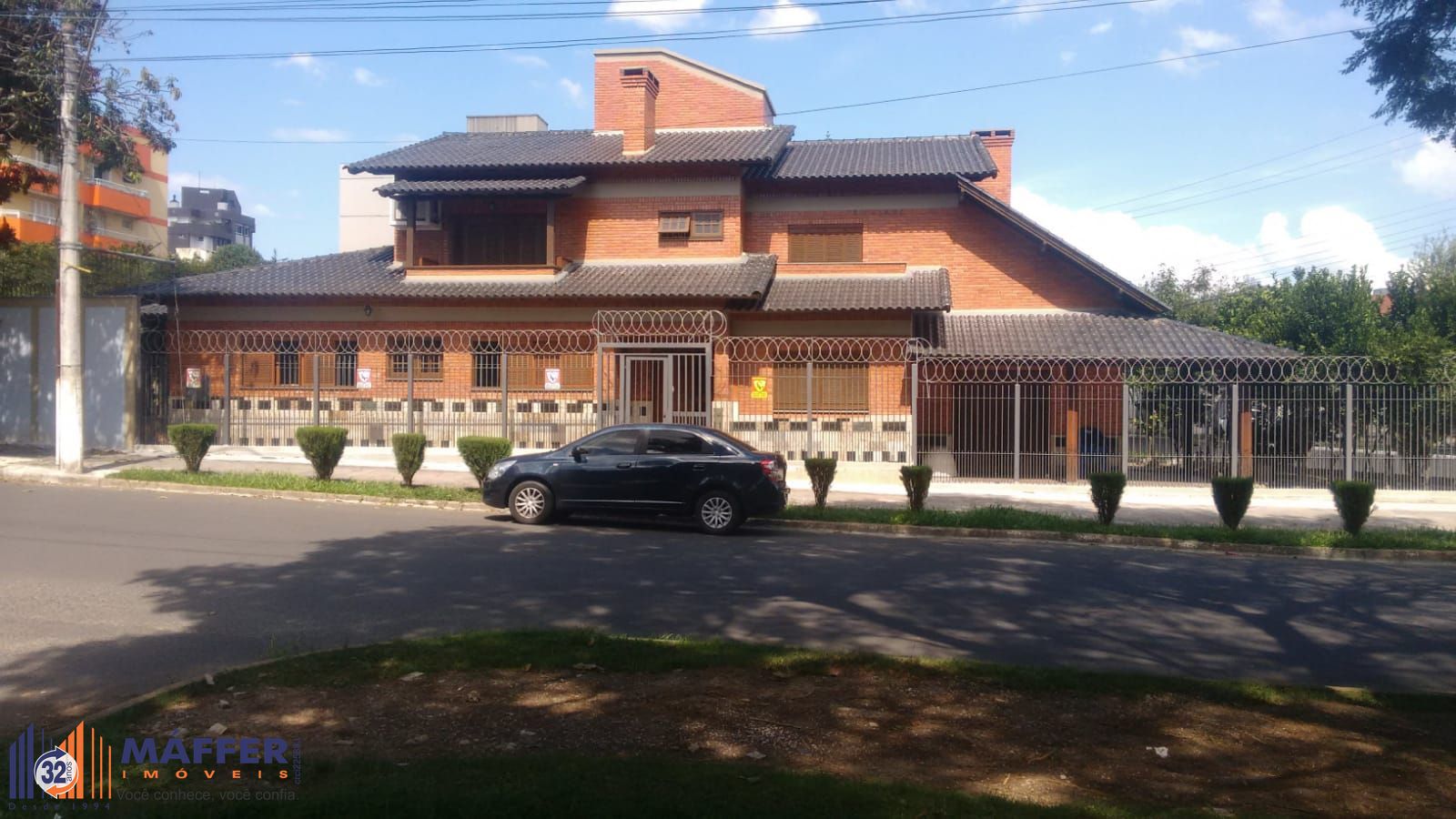 CASA DE ESQUINA COM 3 DORMITORIOS NO JARDIM PLANALTO;
