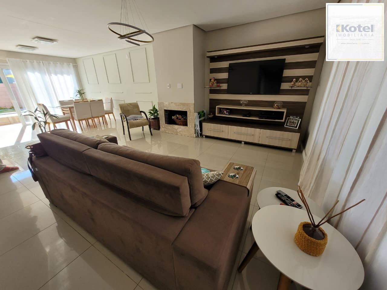Casa com 3 Dormitórios e Piscina no Lagos de Ipanema