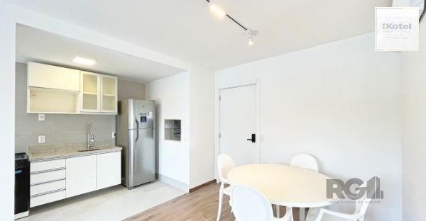 Apartamento no bairro Auxiliadora de 2 dormitórios vaga e infra DESOCUPADO — foto 4
