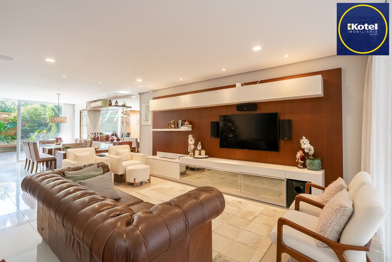 Casa em Condomínio com 4 quartos e 275m² à venda em Sarandi, Porto Alegre.
