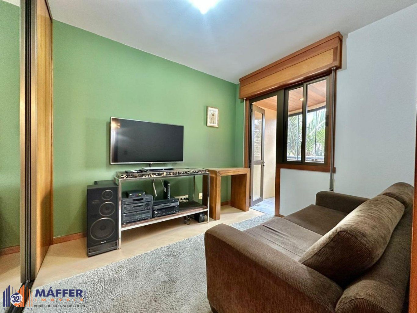 Apartamento com 3 quartos, vaga e elevador no Bairro Menino Deus