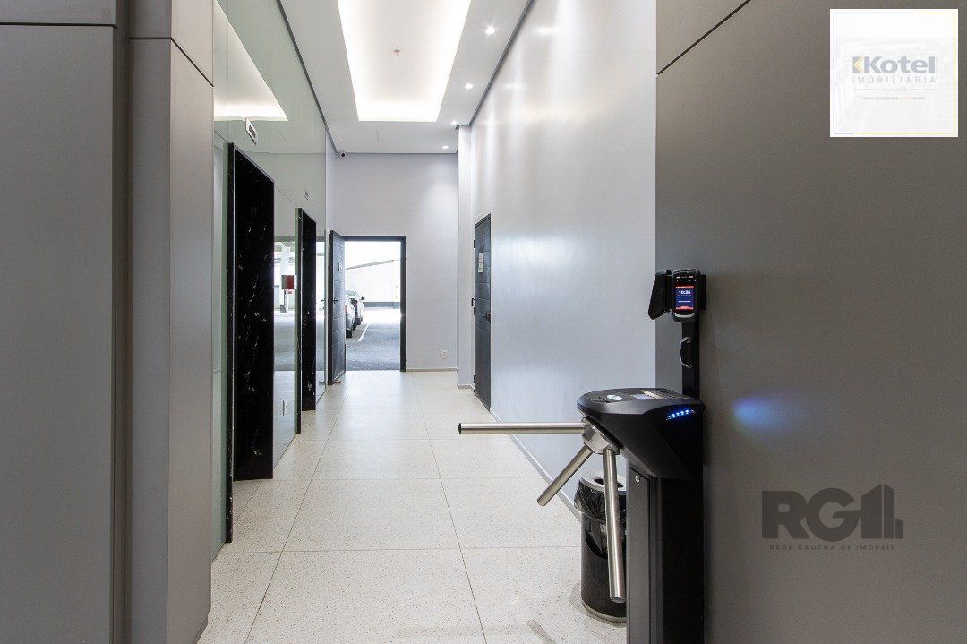 SALA COMERCIAL BAIRRO MENINO DEUS - 82m² DE ÁREA PRIVATIVA, 1 VAGA