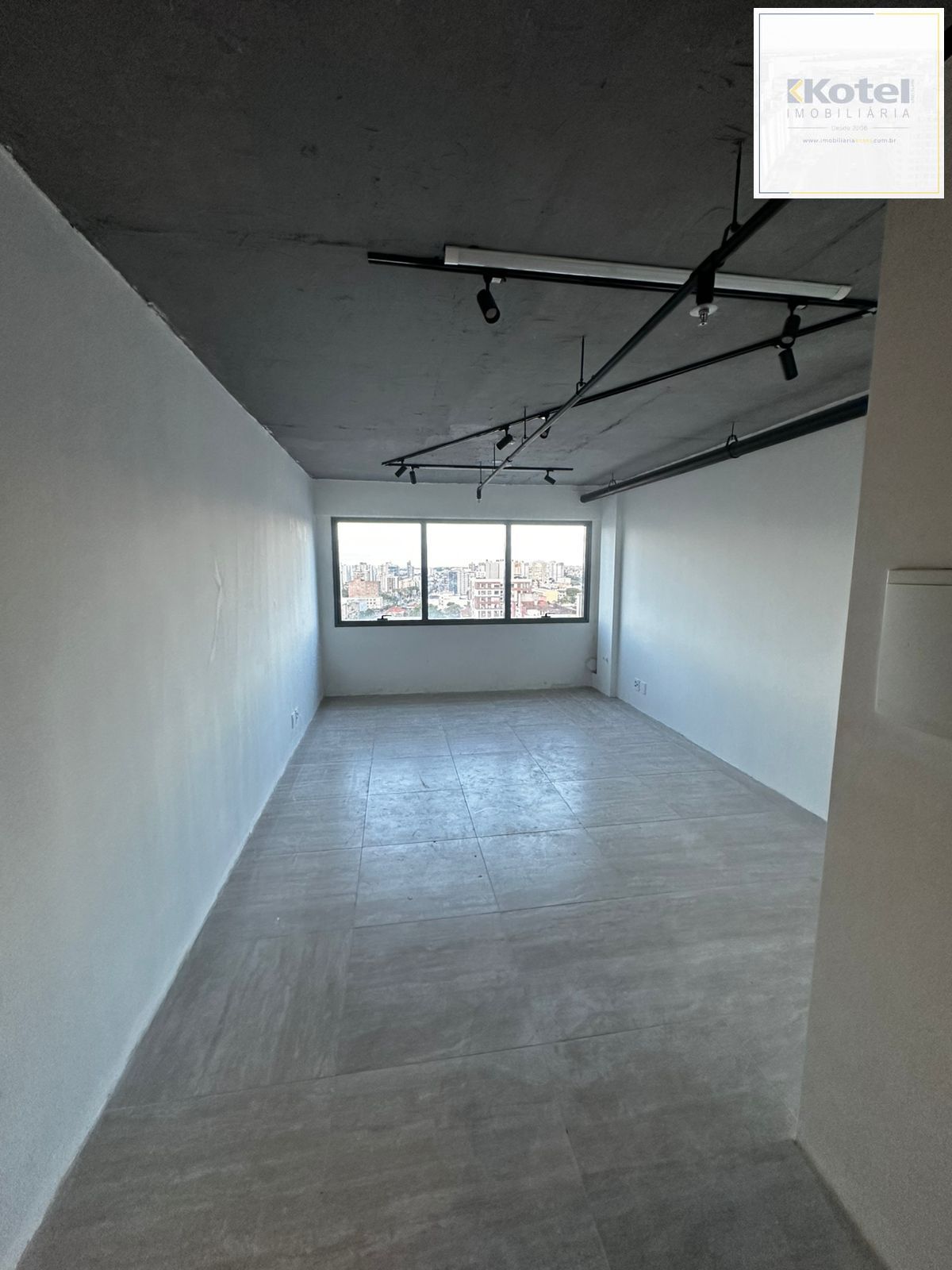 Sala Comercial à venda, 61m², Cristo Redentor - Porto Alegre — foto 2