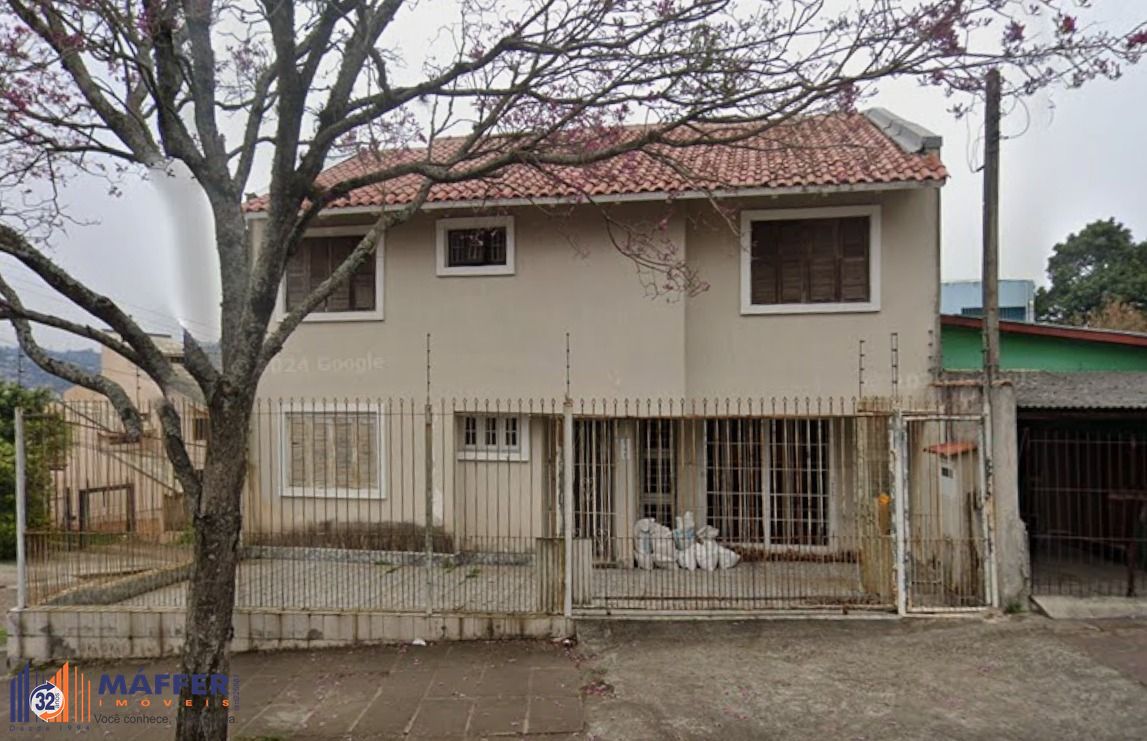 Casa sobrado no bairro Santo Antônio de 4 dormitórios e 2 vagas