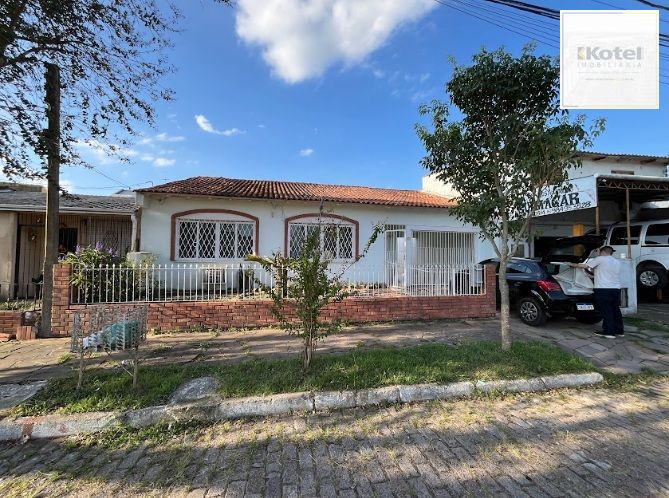 Casa Térrea com Piscina, 3 Dormitórios e Possibilidade para 4º Dormitório Venda