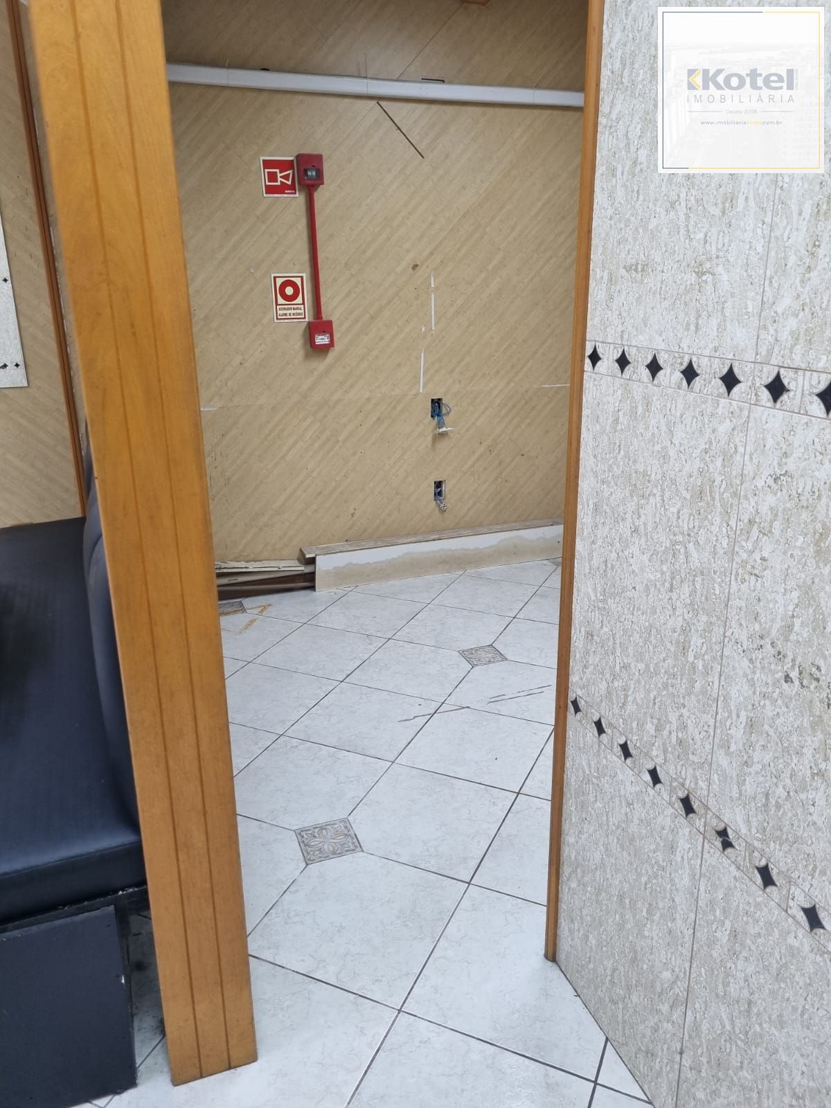 Loja Térrea de Frente à Venda no Centro Histórico de Porto Alegre