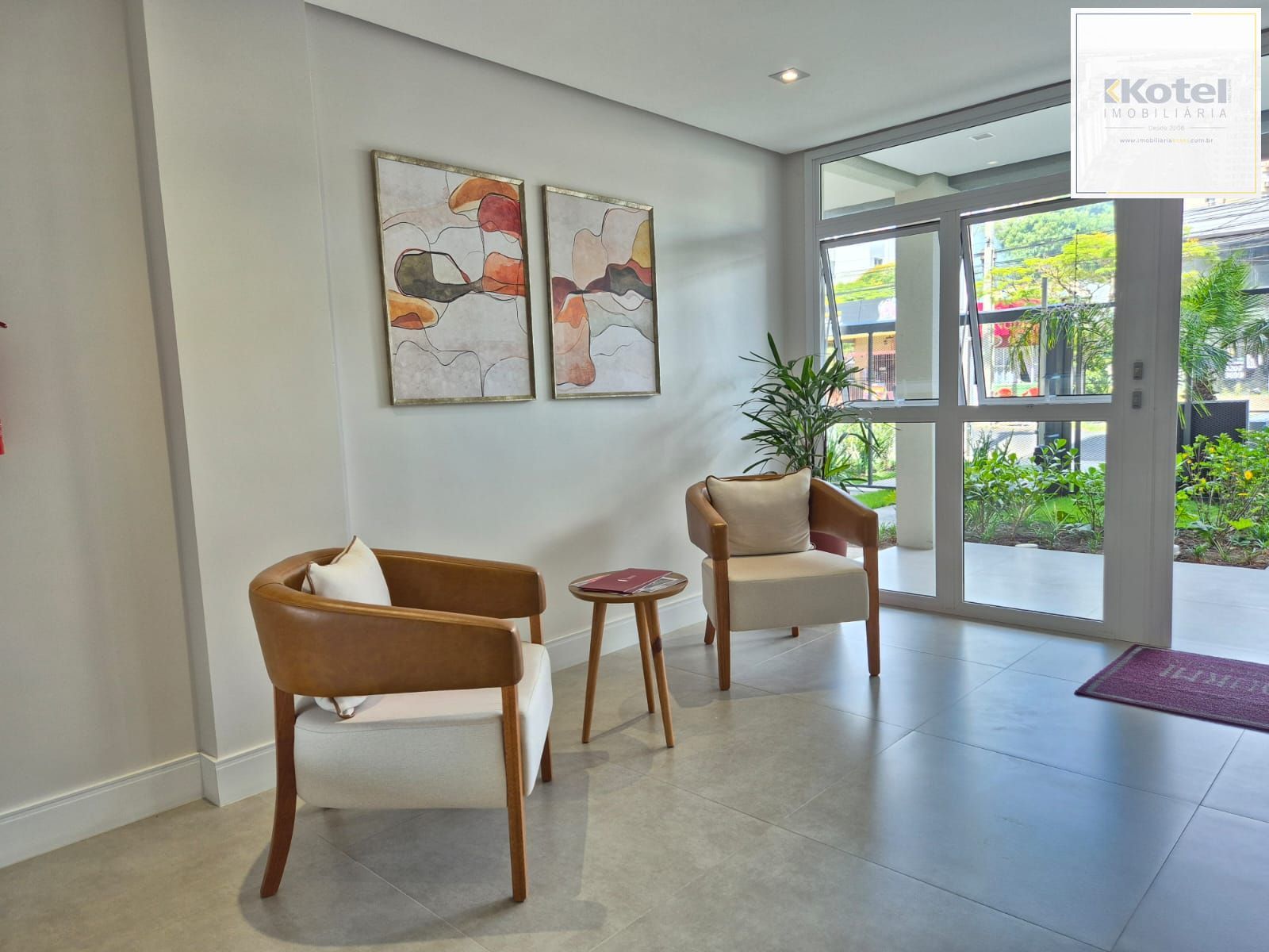 Apartamento 2 Dormitórios com Vaga de Garagem | Pronto para Morar!