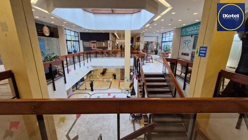 Loja térrea na Galeria Dr. Florêncio Ygartua - Bairro Moinhos de Vento