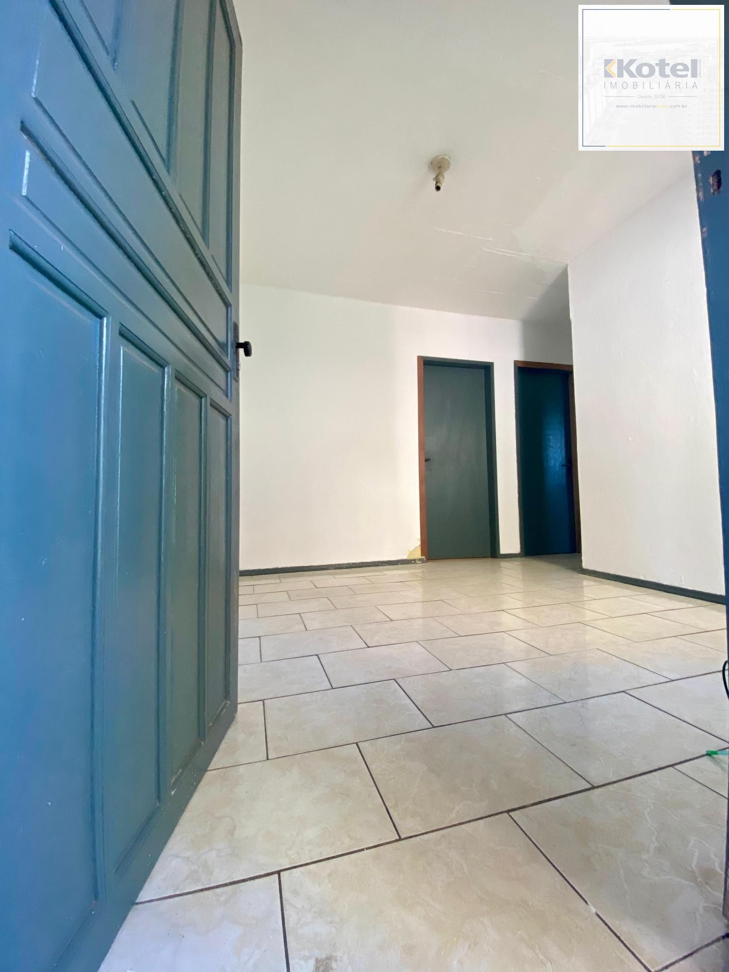 Apartamento Térreo, com 2 quartos, portaria e pátio  no bairro Rubem Berta — foto 2