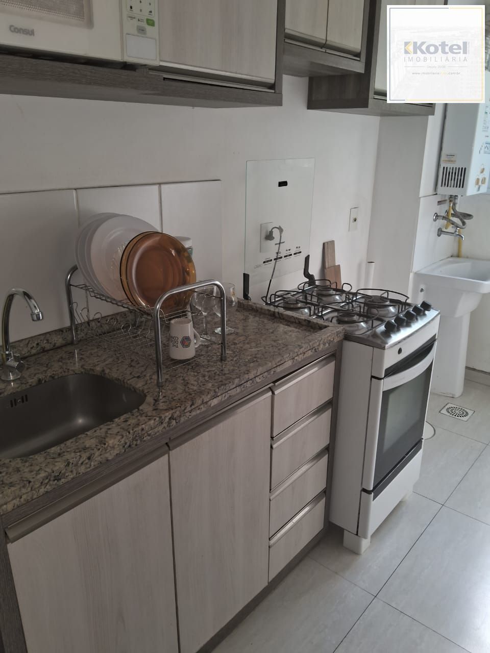 Apartamento de 2 dormitórios, semi mobiliado, com excelente infraestrutura! — foto 3