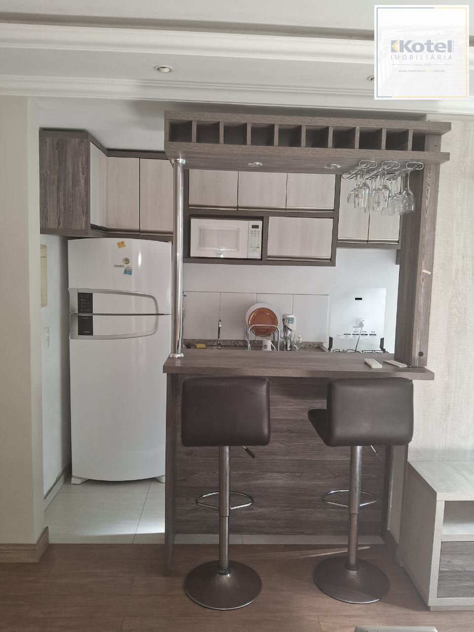 Apartamento de 2 dormitórios, semi mobiliado, com excelente infraestrutura! — foto 2