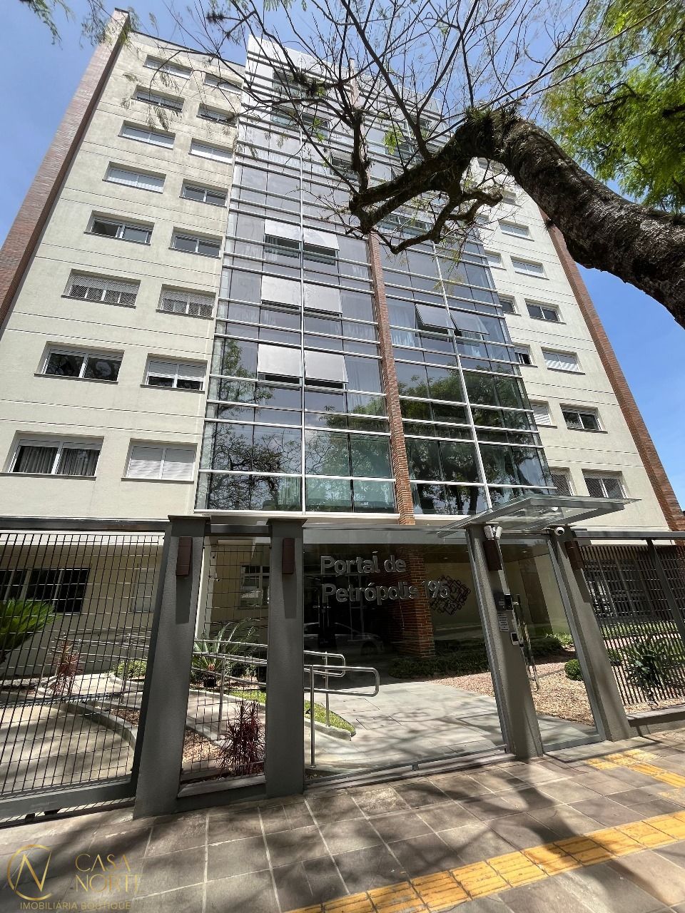 Apartamento à venda com 3 quartos, 114m², 1 suíte, 2 vagas, Rua Saica no bairro Petrópolis em Porto Alegre