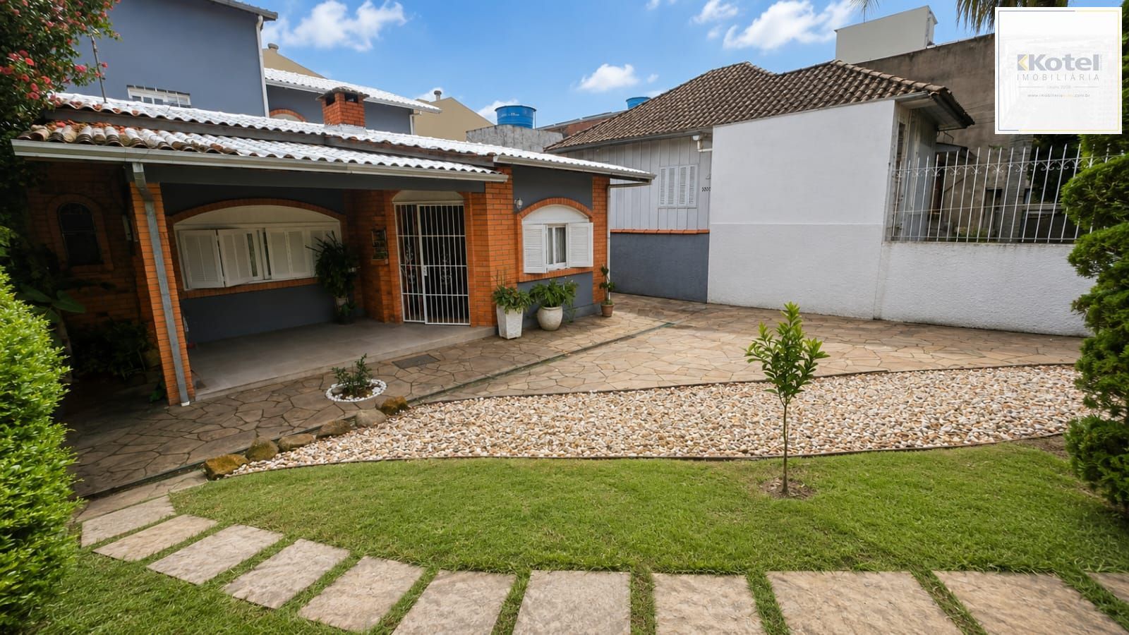 Casa com 3 dormitórios, amplo pátio e lareira — foto 2