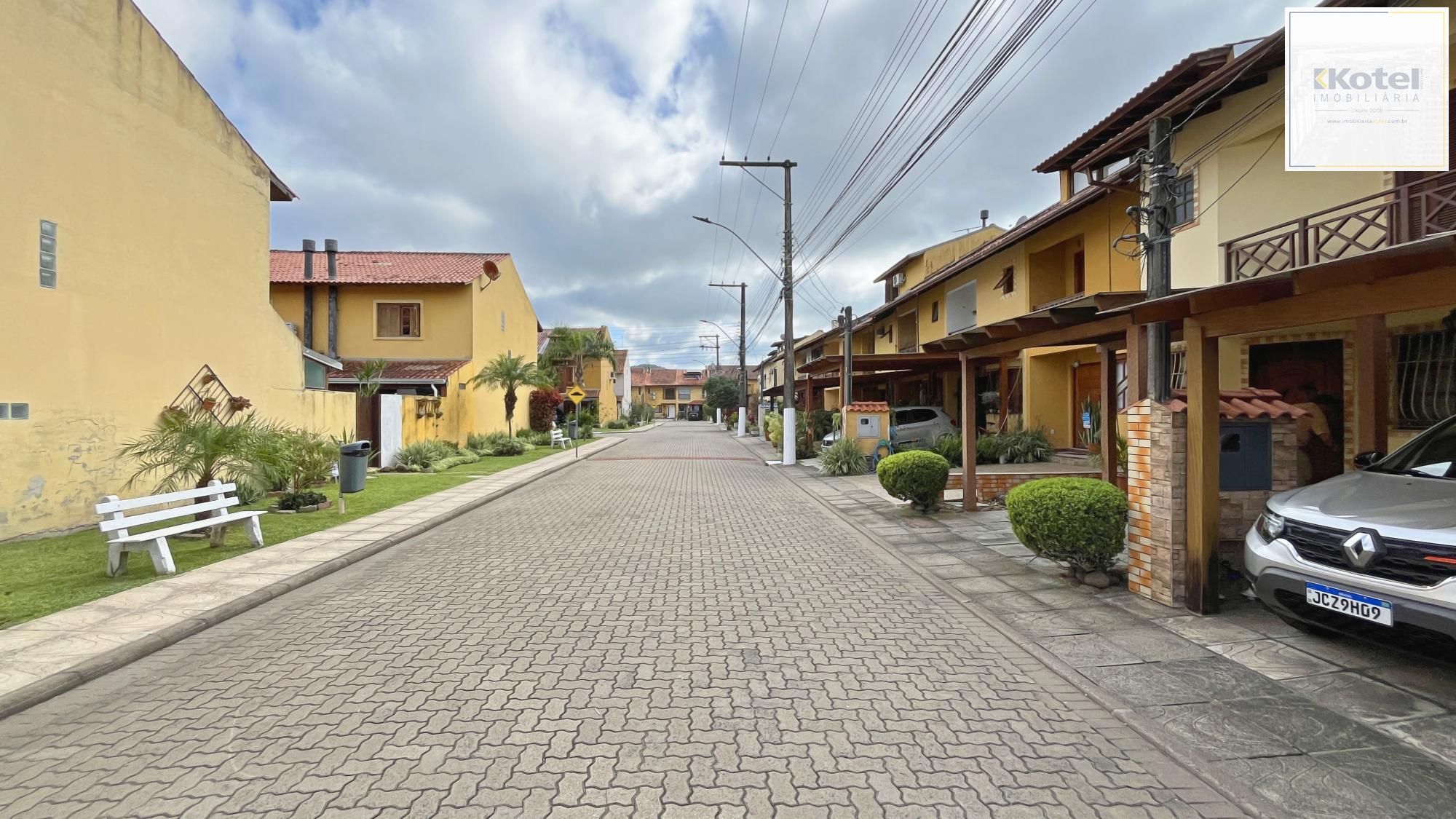 Casa Condominio para Venda - 96m², 3 dormitórios, sendo 1 suites, 2 vagas - Hípica