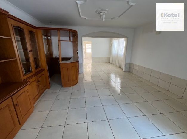 Casa Térrea com Piscina, 3 Dormitórios e Possibilidade para 4º Dormitório Venda