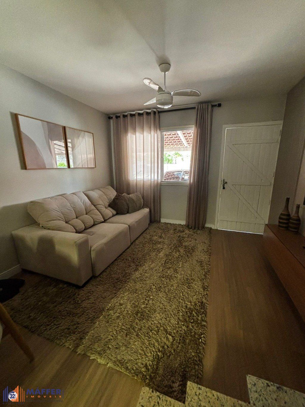 Casa com 2 dormitórios e 2 vagas de garagem em Canoas.