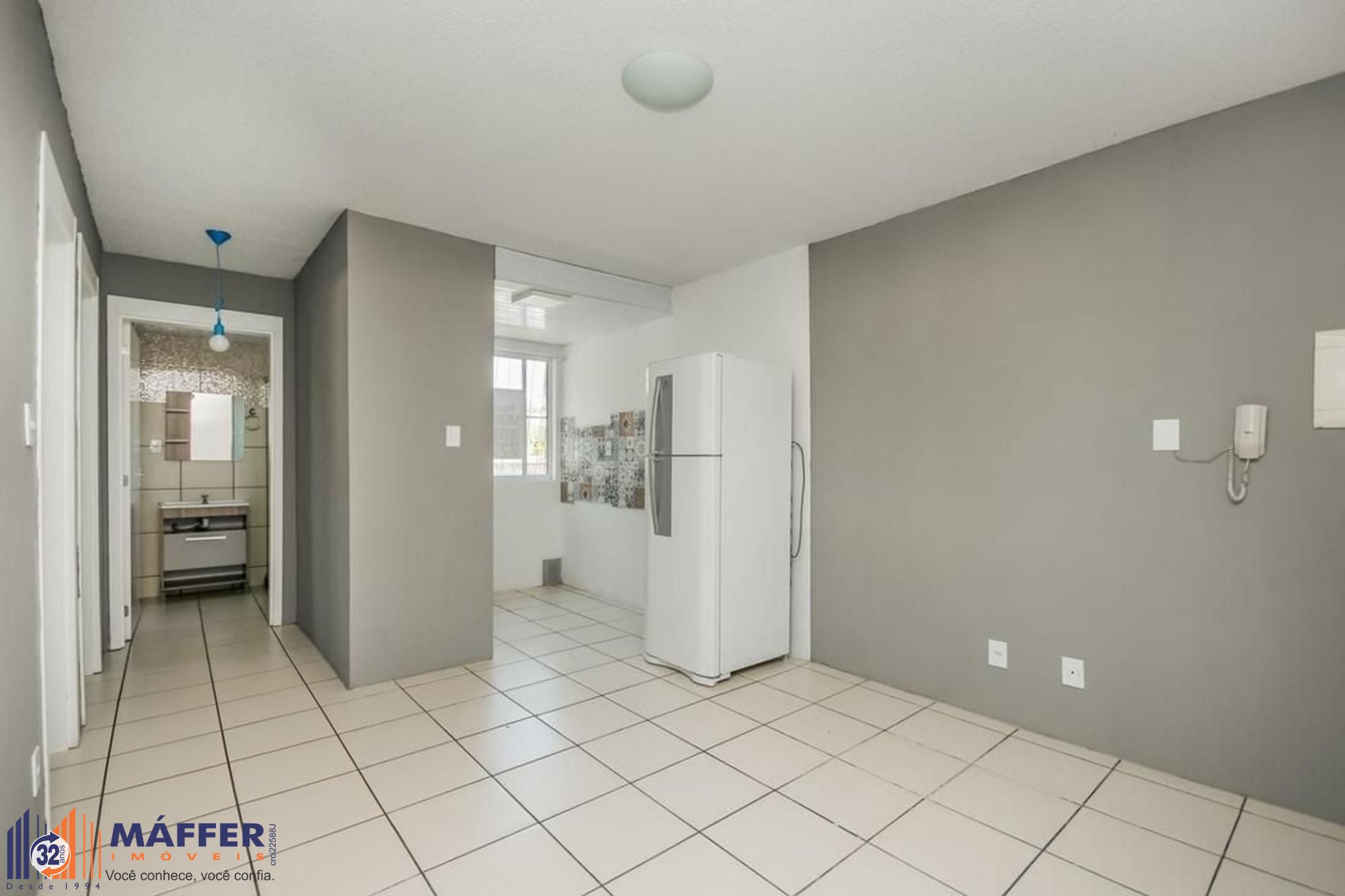 Apartamento térreo de 2 quartos, portaria 24 horas no bairro Glória.