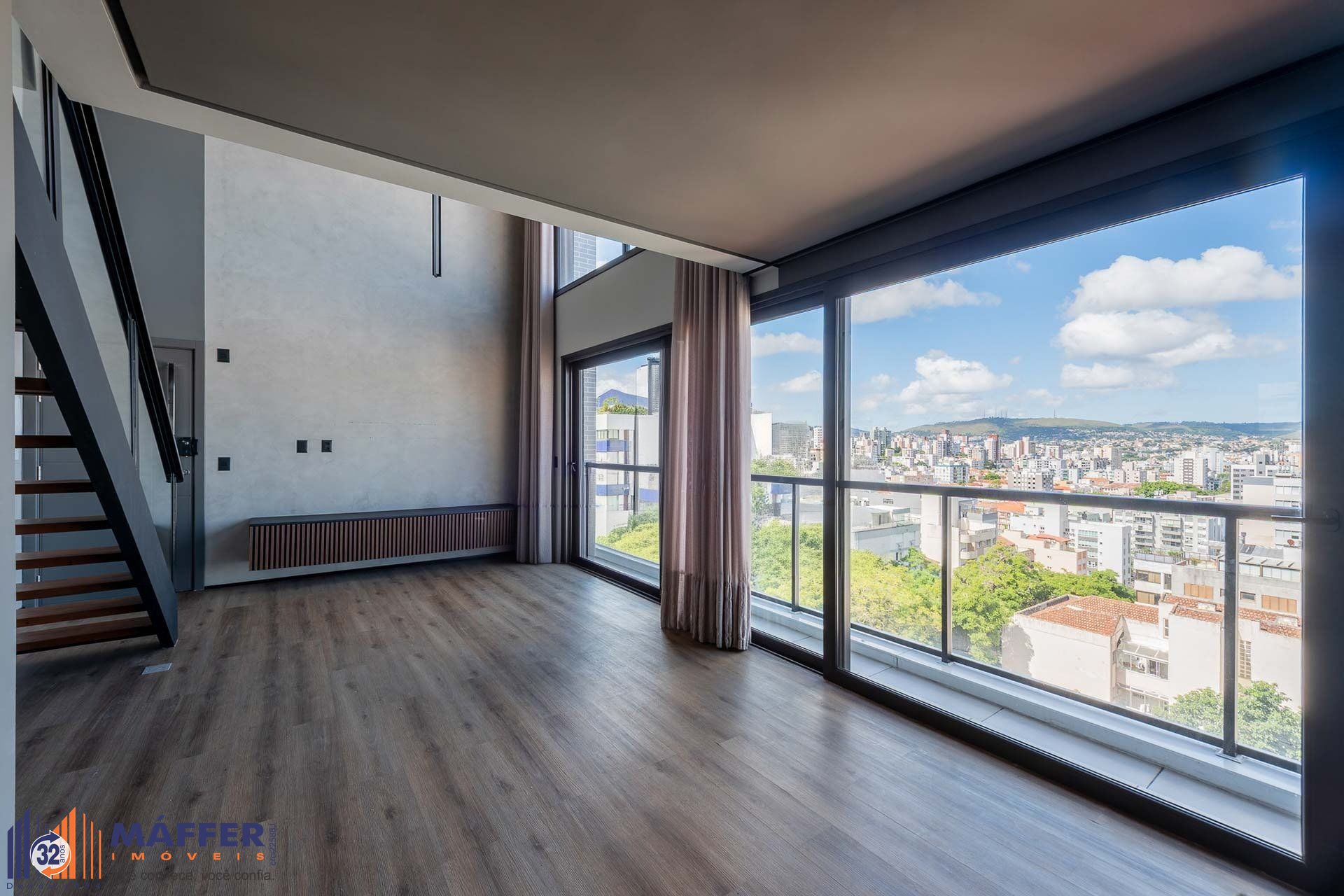 Apartamento duplex com 1 suíte, 2 vagas e elevador no Bairro Rio Branco