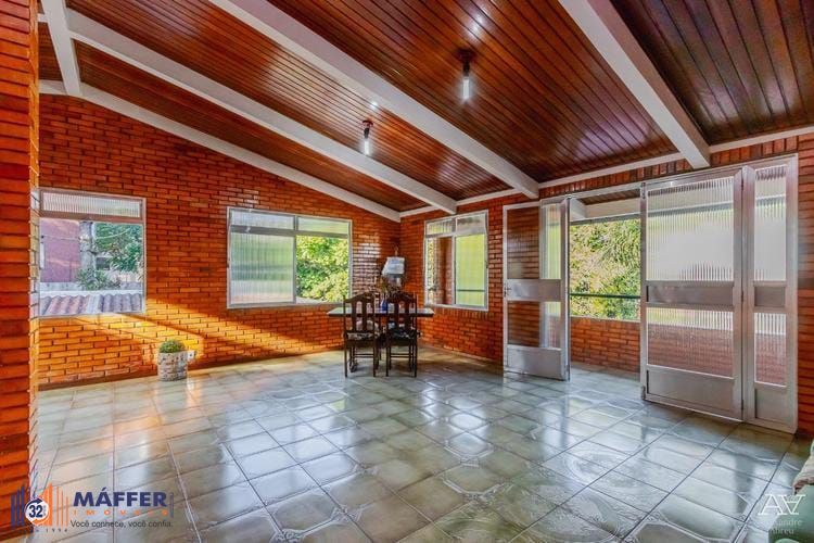 Casa com 6 quartos, 2 vagas e pátio no Bairro Higienópolis