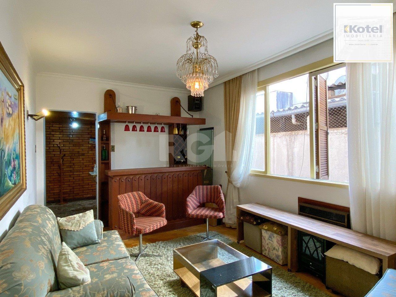 Apartamento 3 dormitórios, sendo 1 suíte, com 2 salas de estar, junto à Praça da Matriz