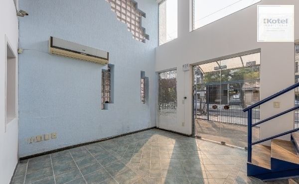 Prédio comercial com loja no bairro Rio Branco com 237m²