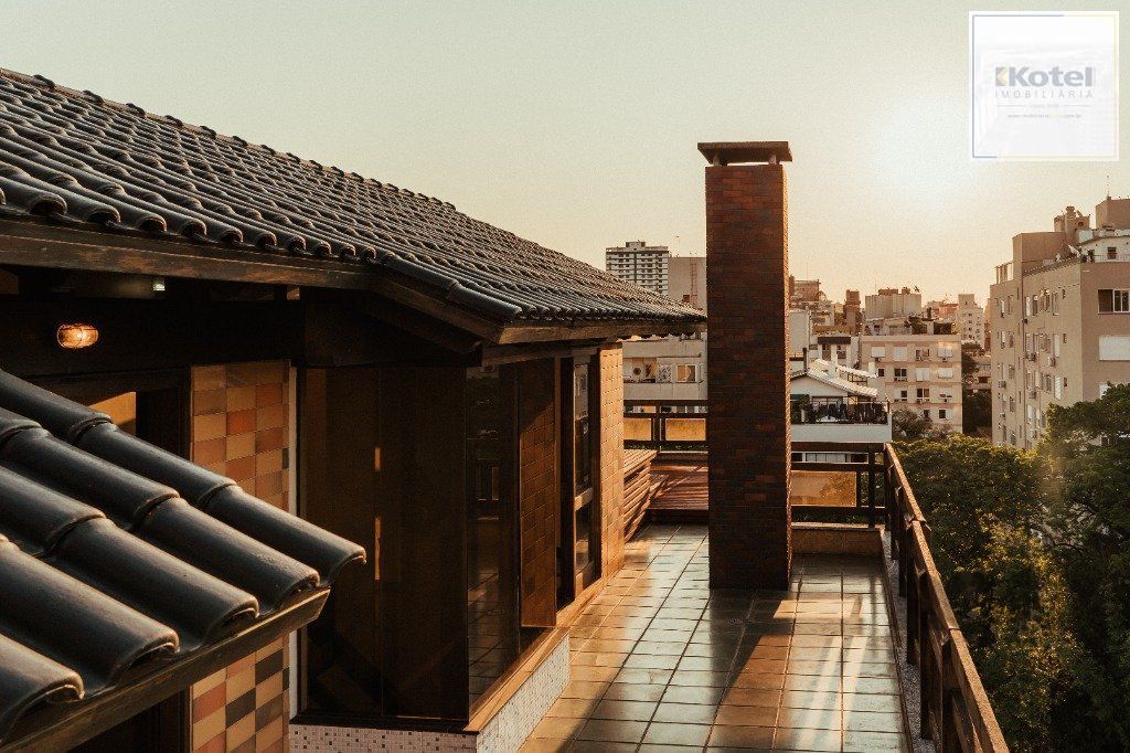 Vende-se cobertura 3 quartos com suíte e 2 vagas - 333m² - Mont Serrat