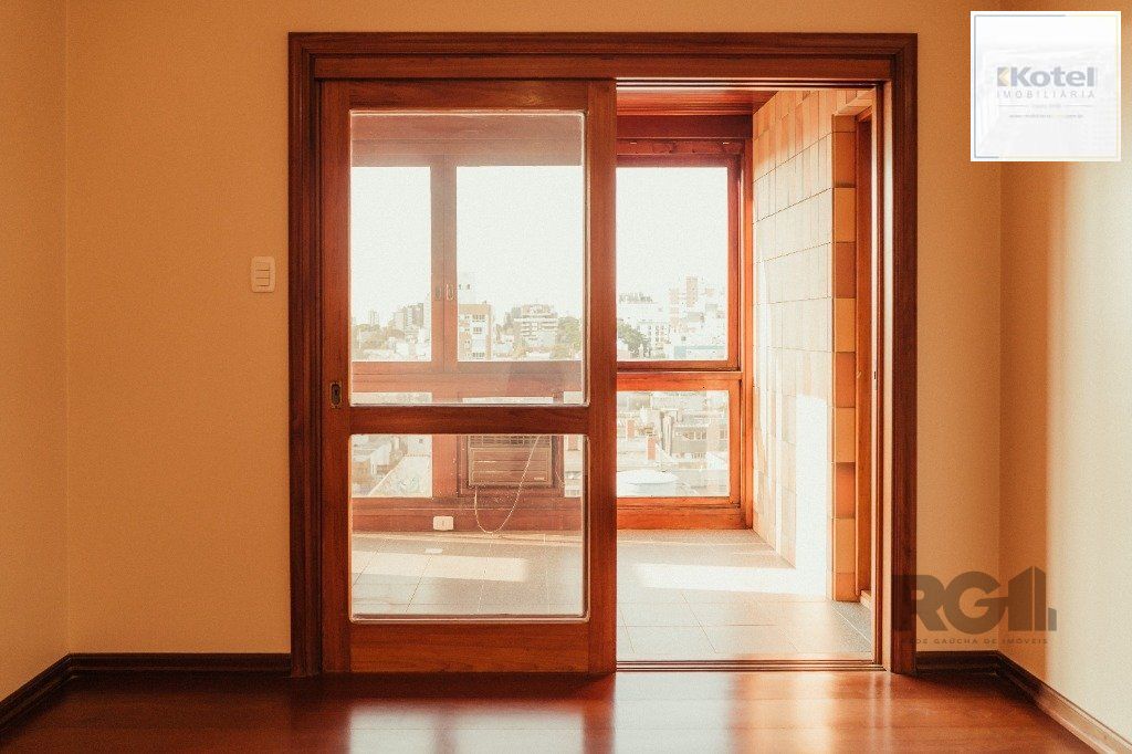 Vende-se cobertura 3 quartos com suíte e 2 vagas - 333m² - Mont Serrat