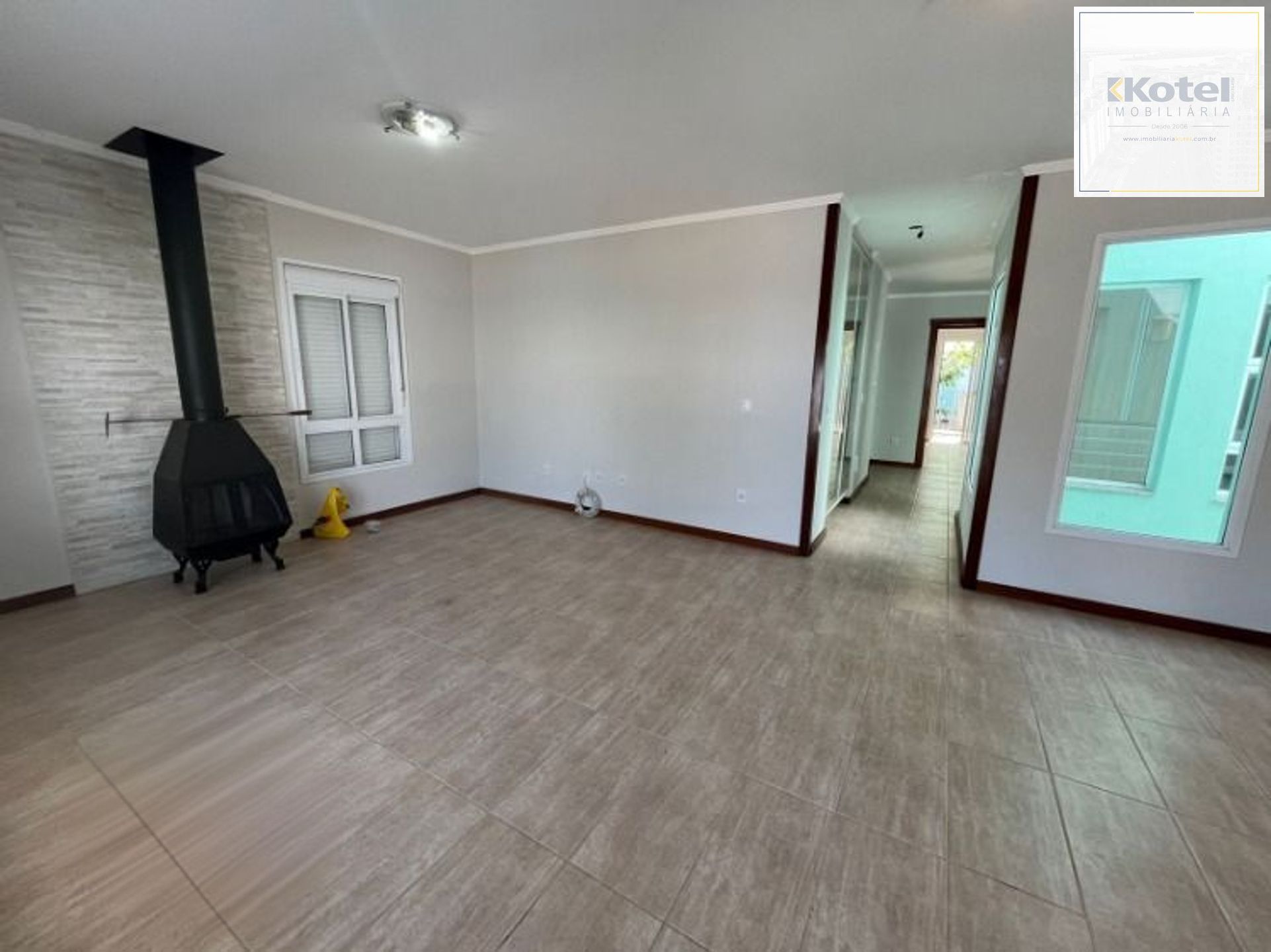 Casa de 2 dormitórios e 2 vagas de garagem em Canoas.