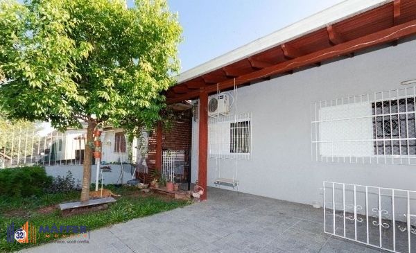 Casa no bairro Tristeza de 4 dormitórios e 4 vagas