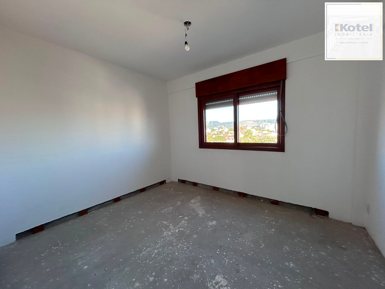Apartamento 2 dormitórios no bairro Medianeira em Porto Alegre para Alugar