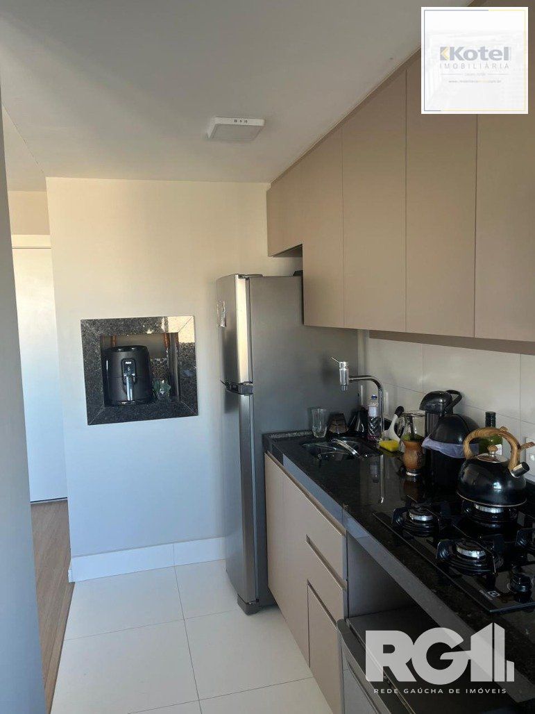 Apartamento, 2 Quartos Semimobiliado, churrasqueira, 1 vaga - Menino Deus