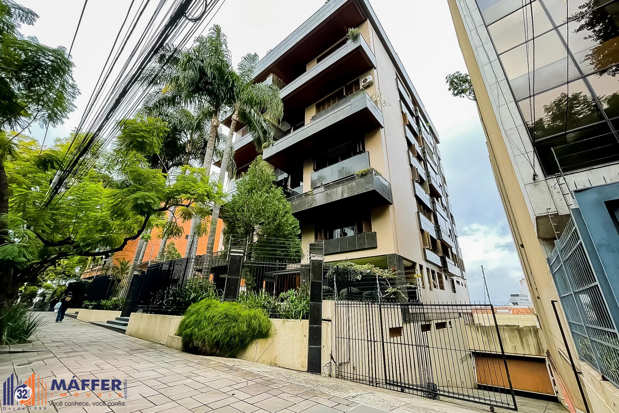 Maravilhoso apartamento no Bairro Moinhos de Vento com 4 dormitórios e 3 suítes.
