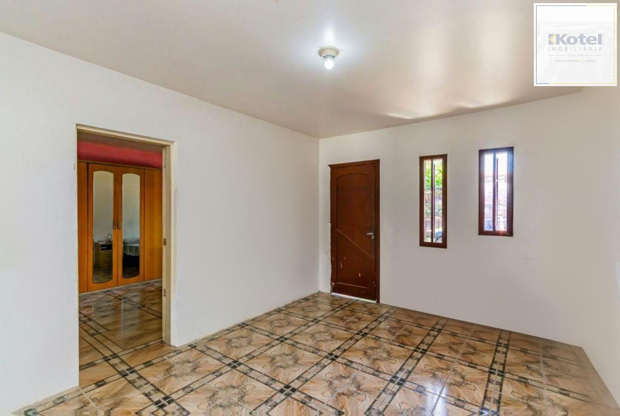 Casa com 3 quartos, 4 vagas e amplo pátio no Bairro Sarandí — foto 3