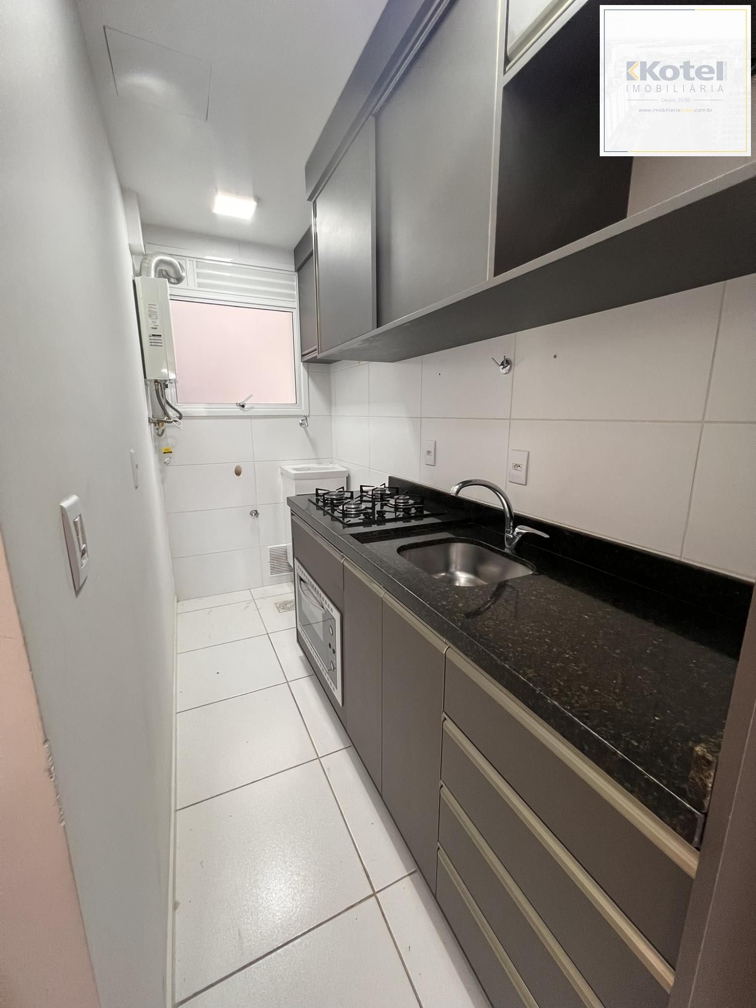 Cozinha com área de serviço