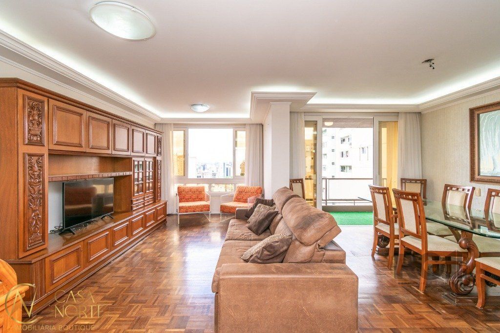 Apartamento à venda com 3 quartos, 167m², 1 suíte, 1 vaga, Rua Duque de Caxias no bairro Centro Histórico em Porto Alegre