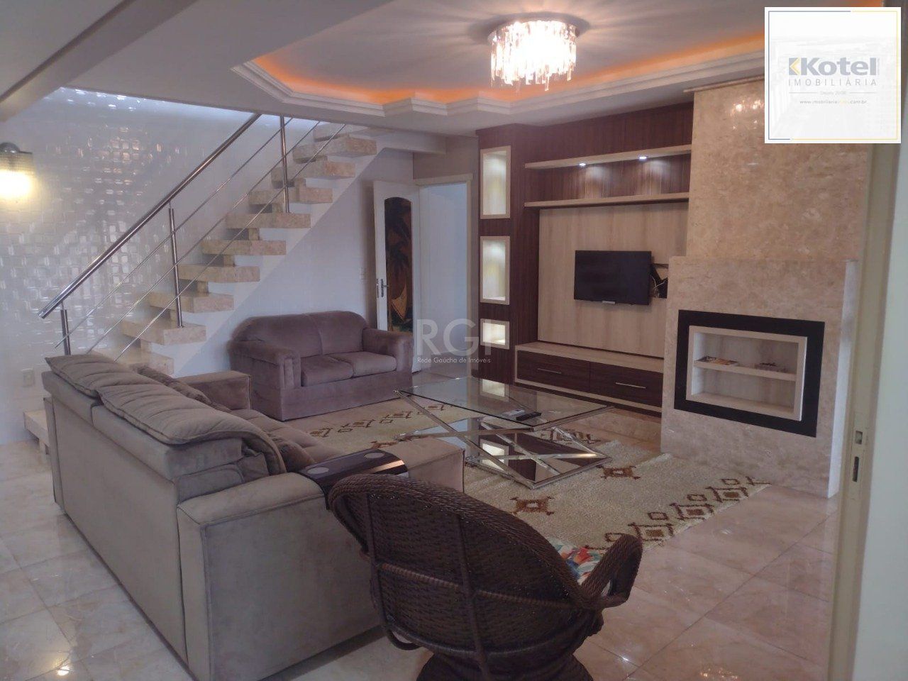 Casa sobrado mobiliado, 4 dormitórios, 1 suíte, 4 vagas de garagem, Bairro Bom Principio
