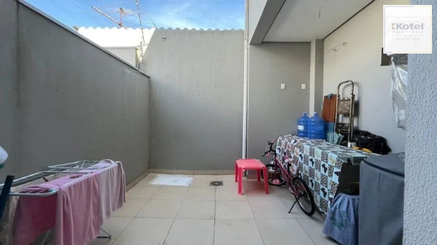 Casa a venda no bairro São José com 2 quartos / 2 suítes / 3 banheiros