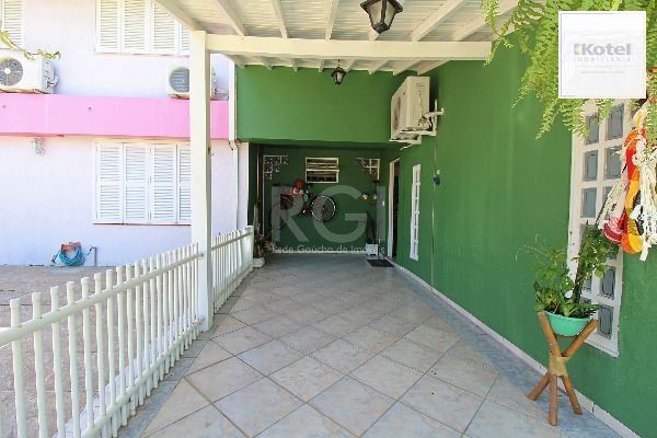 Casa em Porto Alegre, no bairro Ipanema, com 3 dormitório(s), e 3 banheiros, à venda. — foto 4
