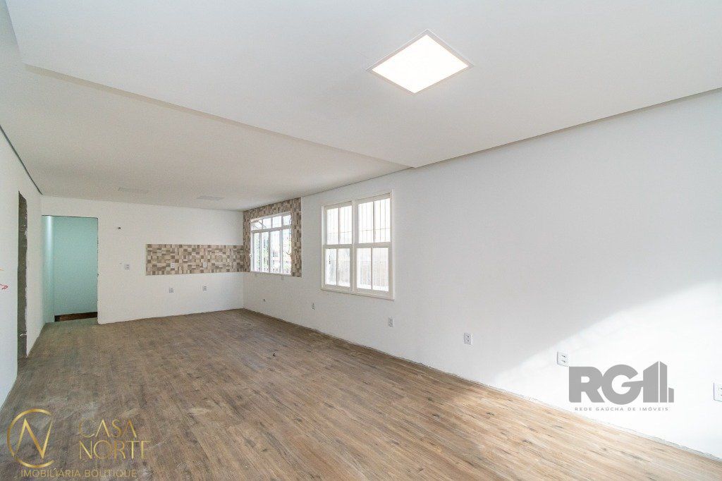 Casa à venda com 3 quartos, 96m², 2 suítes, 3 vagas, Rua Ursa Maior no bairro Cristal em Porto Alegre