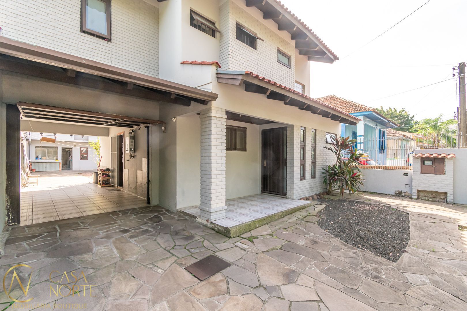 Casa à venda com 3 quartos, 277m², 1 suíte, 3 vagas, Rua Canavieiras no bairro Vila Ipiranga em Porto Alegre