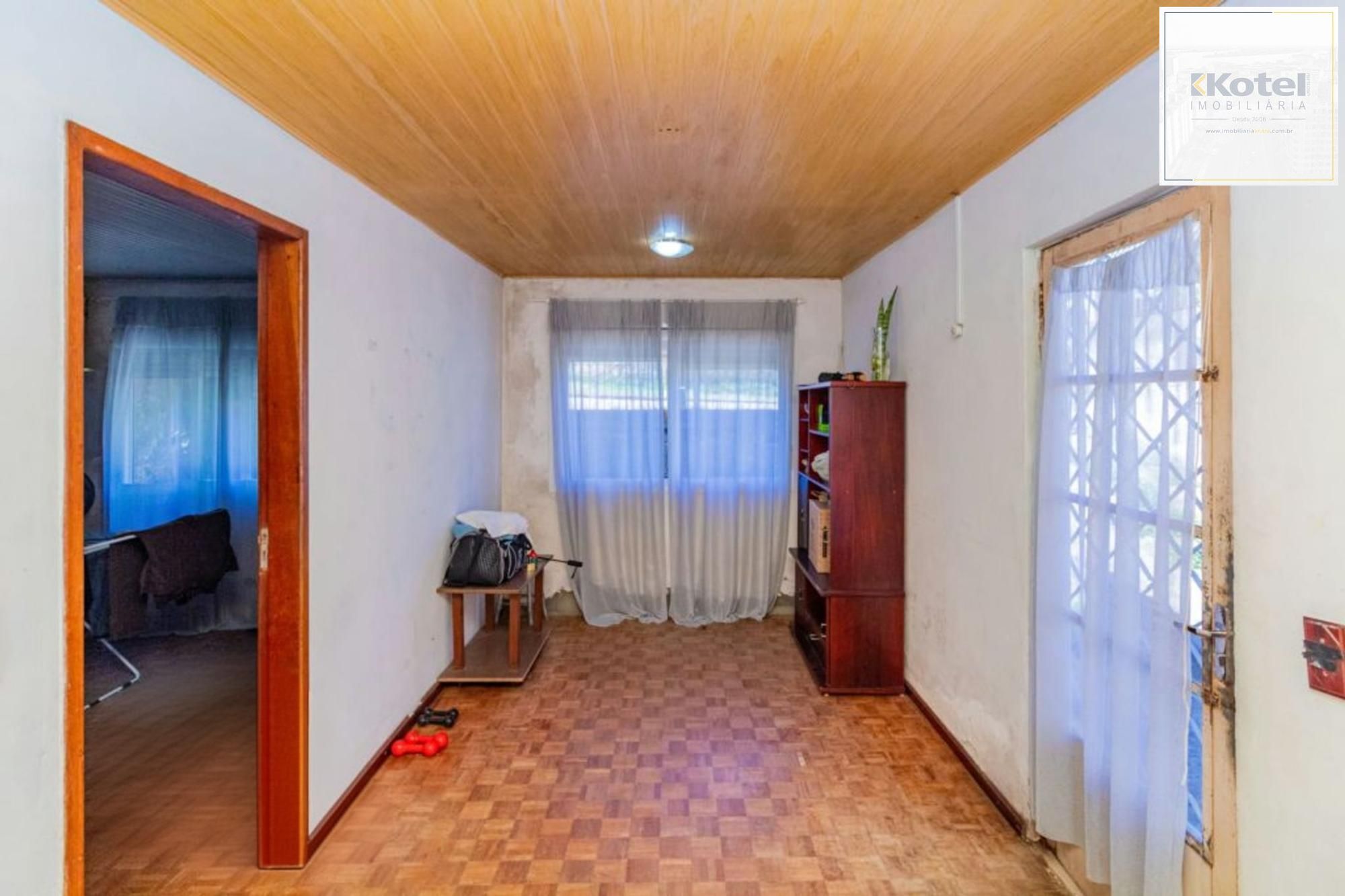Casa de 3 quartos, 2 vagas no bairro Morro Santana