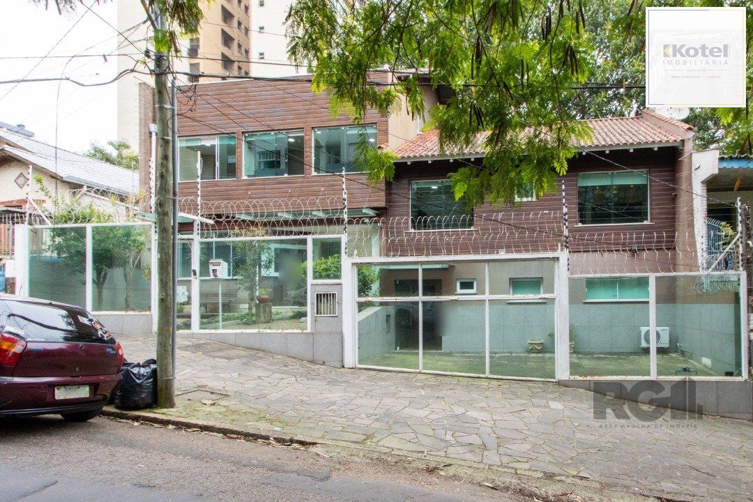 Excelente casa comercial com aproximadamente 300m² de área construída