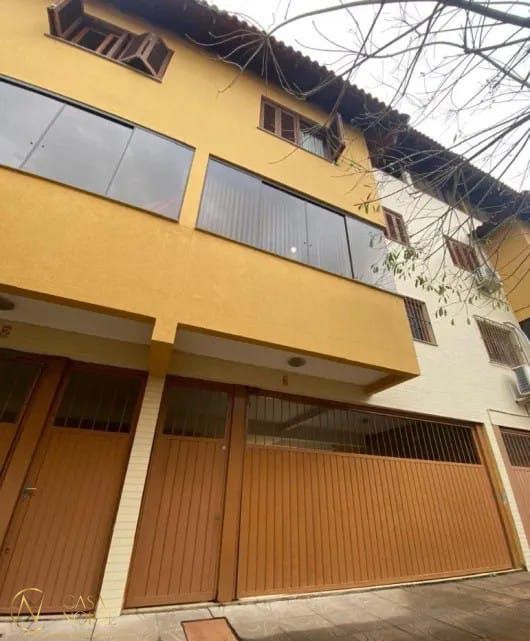 Casa de Condomínio à venda com 3 quartos, 196m², 1 suíte, 3 vagas, Rua Coronel Massot no bairro Cristal em Porto Alegre